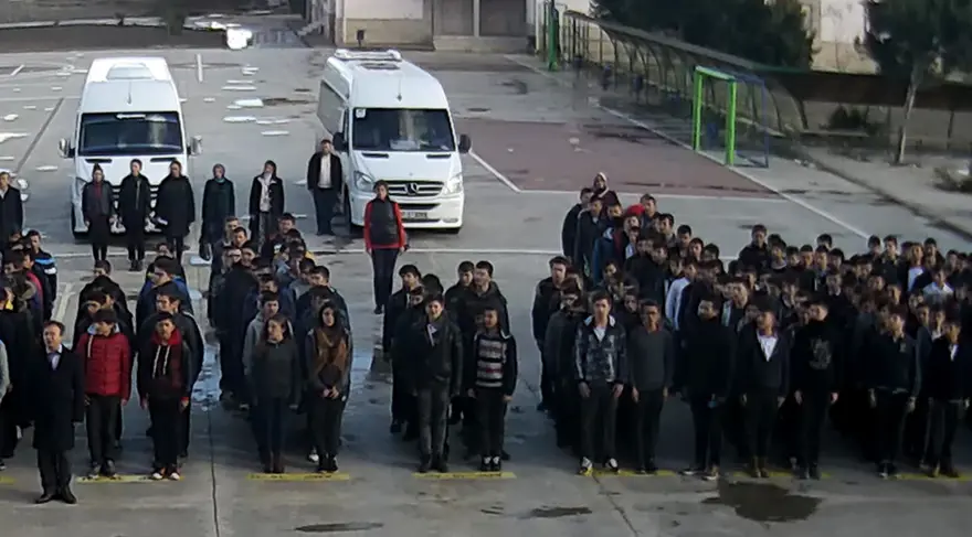 Öğretmen ve müdür yardımcısına öğrencilerden dayak 4