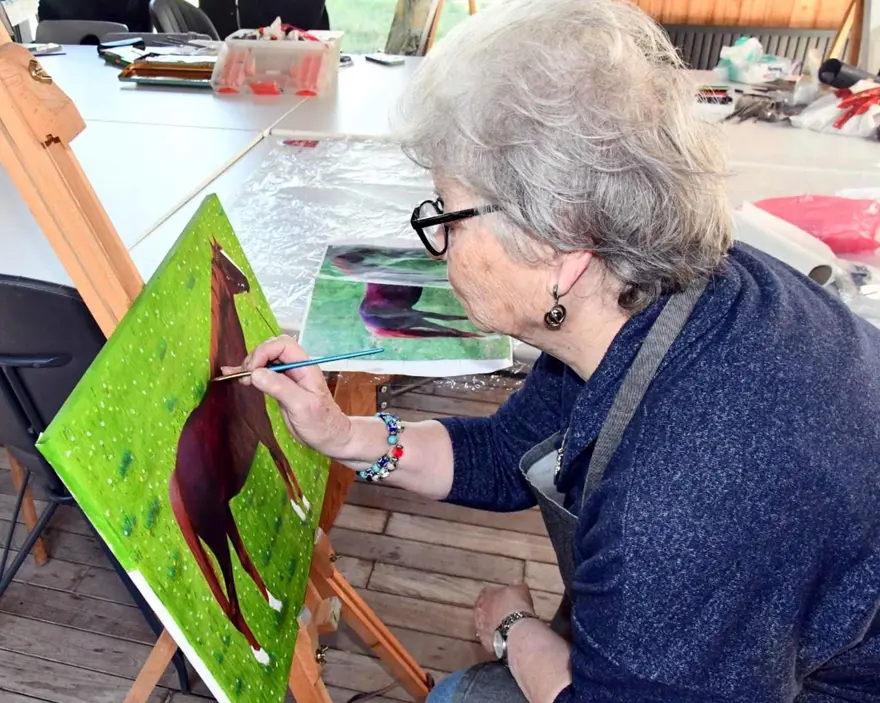 80 yaşında resim yaparak hayata sarılıyor: "İnsanın duyguları değişiyor" 1