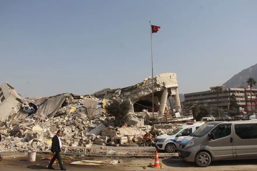 3 soru 3 yanıt | Deprem sonrası imar suçlularını neler bekliyor? 10