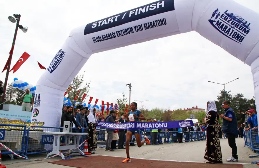 1. Uluslararası Erzurum Yarı Maratonu koşuldu 15 1. Uluslararası Erzurum Yarı Maratonu koşuldu 15