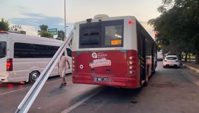 Antalya'da facia ucuz atlatıldı:  Yolcular korku dolu anlar yaşadı