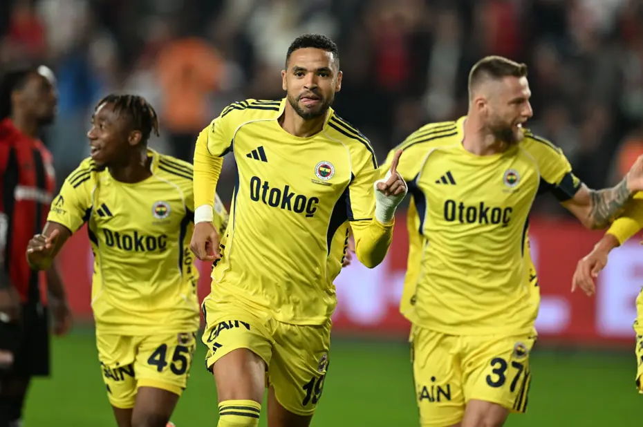 Fenerbahçe'de iki isim takımla vedalaştı