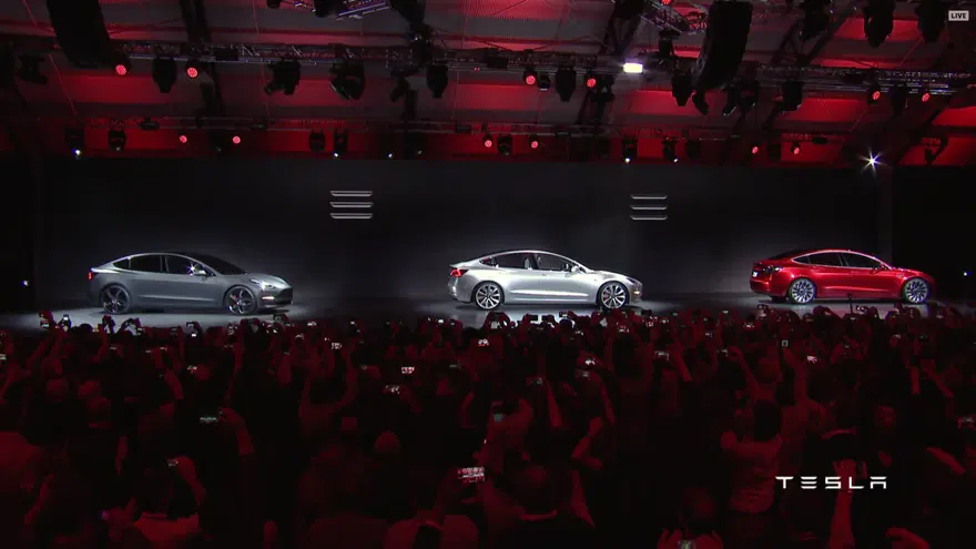 Tesla Model 3 görücüye çıktı 10