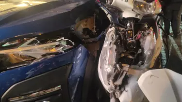 Otomobiller ve motosikletlerin kazası: 2 yaralı