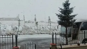 Hava sıcaklığı aniden düştü: Kar yağışı etkisini artırdı, yeni güne bembeyaz başladılar