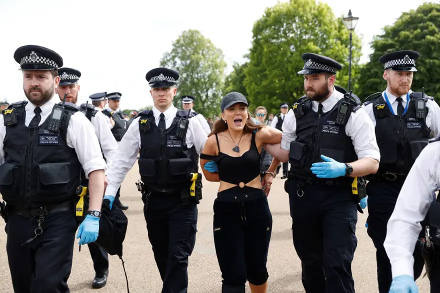 İngiltere'de tecrit karşıtı protesto 9
