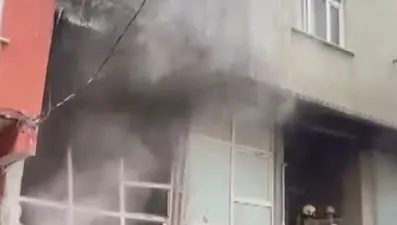 İstanbul'da beş katlı binadaki iş yerinde yangın
