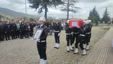 Polis memuru mesai sırasında kalp krizi geçirdi, hayatını kaybetti