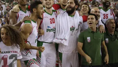 Karşıyaka son saniye basketiyle!