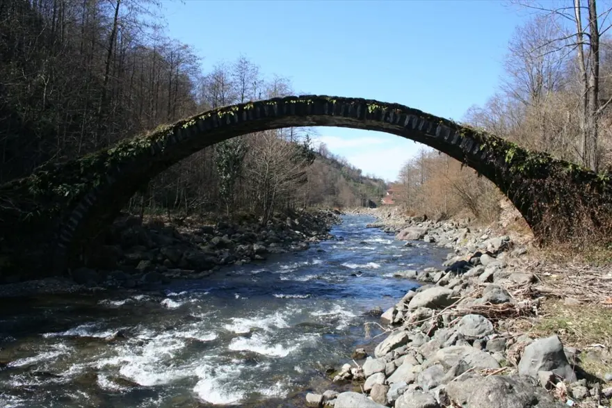 Rize'de tarihi kemer köprü yıkıldı 9