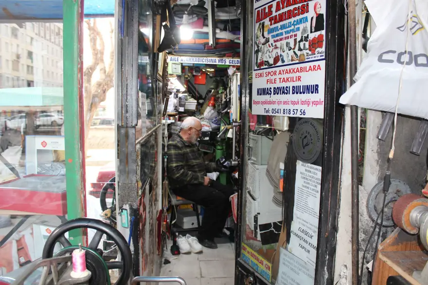 3 metrekarelik dükkana bir ömür sığdırdı: ''Benim gibi usta yok'' 1