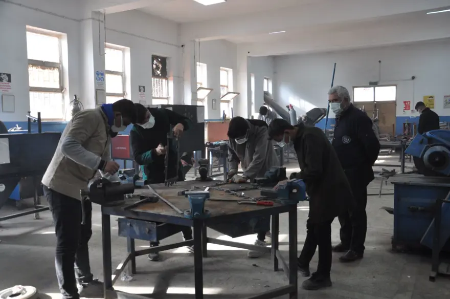 Depremzede öğrencilerin ürettiği ürünler ile 45 milyon TL ciro elde edildi 3