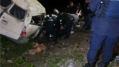 Minibüs şarampole devrildi: 1 ölü, 4 yaralı