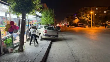 Kontrolden çıkan otomobil markete daldı