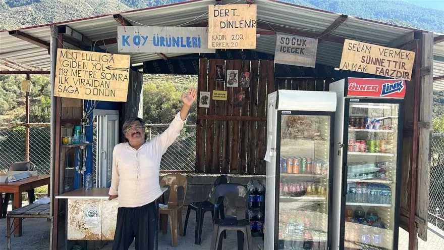 Astığı tabela ilgi odağı oldu: "Dert dinlenir; kadın 200 TL, erkek 20 TL" 