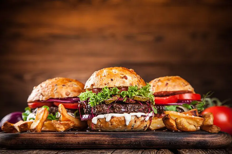 hamburger, hamburgerin tarihi, tatar bifteği, hamburg bifteği, hamburger köftesi, hamburgerin tarihi, hamburgerin kökeni, Amerika'nın ilk hamburgeri , iyi bir hamburger köftesi nasıl olmalı, 1