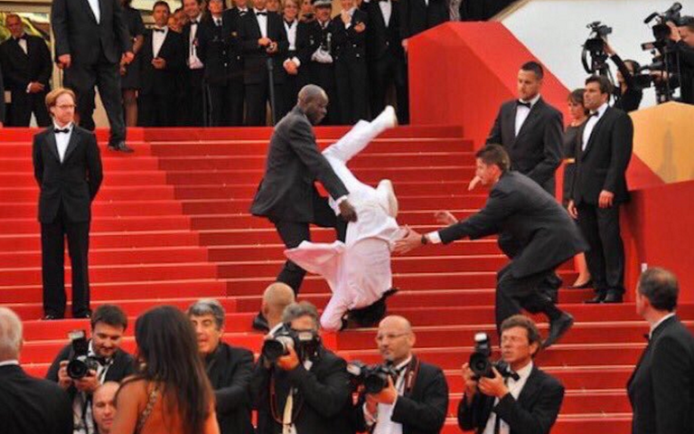 Met Gala'da "merdivenden düştü" şakası
