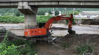 Selde kaybolan iki kişi aranıyor