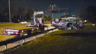 Bayrampaşa'da bariyerlere çarpan otomobil takla attı: 1 ölü, 3 yaralı