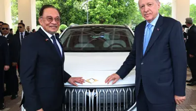 Cumhurbaşkanı Erdoğan'dan Enver İbrahim'e Togg hediyesi