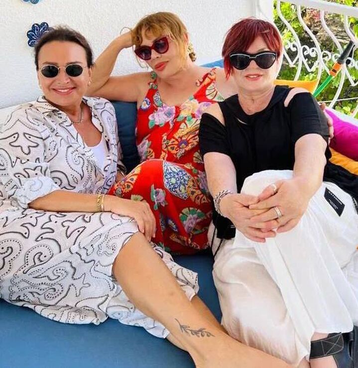 Demet Akbağ, Sezen Aksu ve Emel Müftüoğlu Bodrum'da buluştu