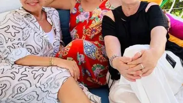 Demet Akbağ, Sezen Aksu ve Emel Müftüoğlu Bodrum'da buluştu