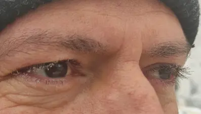 Göle buz kesti: Vatandaşların kirpikleri dondu