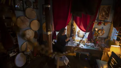 Kovulmasıyla hikayesi başladı: Türkiye'nin sayılı kadın ustalarından biri oldu