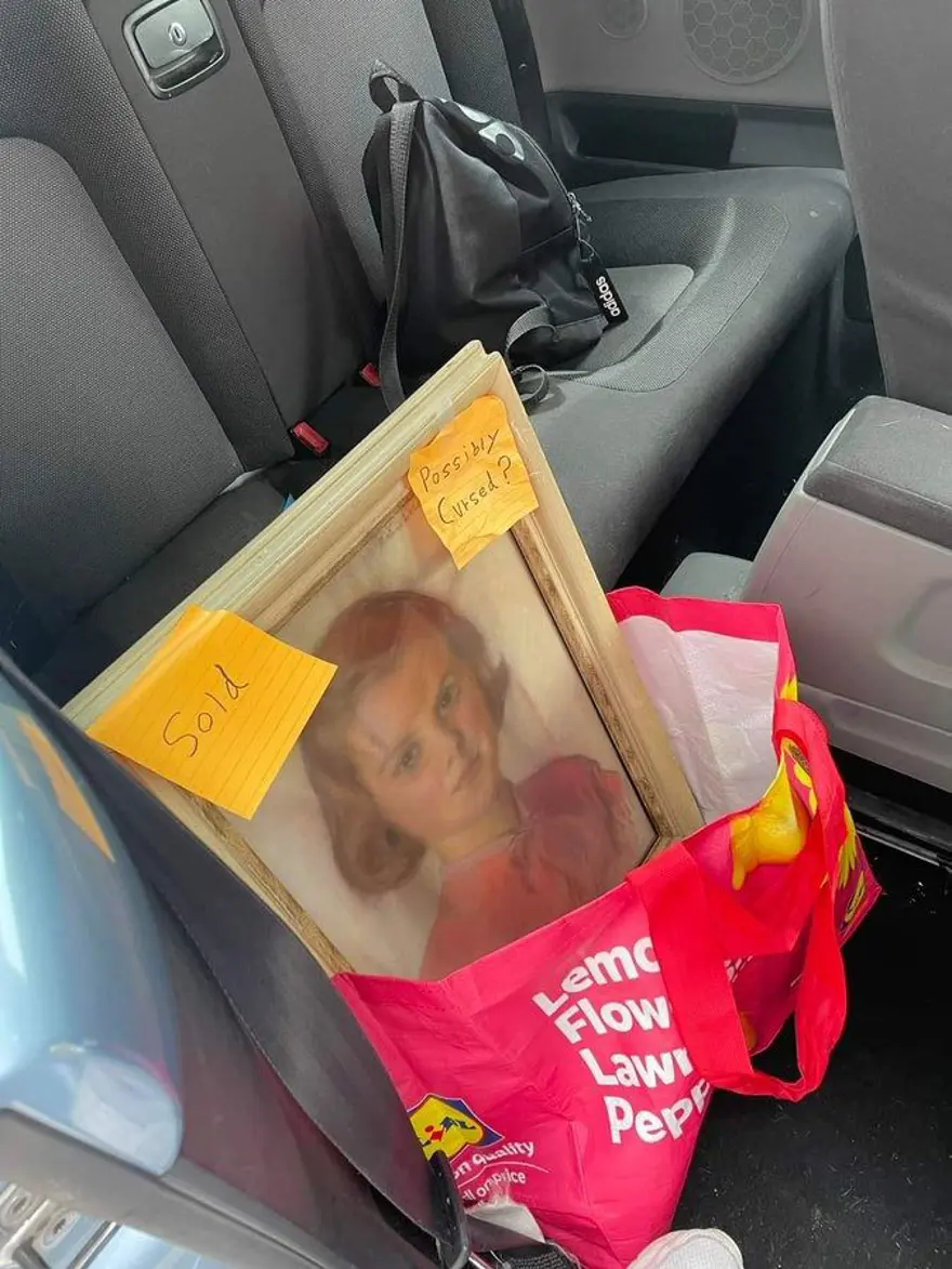 Lanetli resim: Bu resmi alan hemen kurtulmak istiyor 