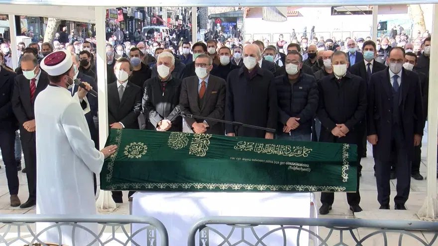 Gazeteci Ahmet Kekeç son yolculuğa uğurlandı 4