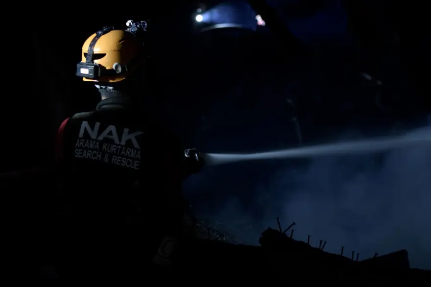 Bursa'da tarihi fabrikada korkutan yangın 16 Bursa'da tarihi fabrikada korkutan yangın 16