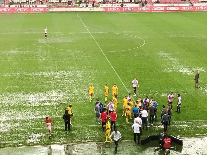 Samsunspor - İstanbulspor maçı yağış nedeniyle ertelendi 8 Samsunspor - İstanbulspor maçı yağış nedeniyle ertelendi 8