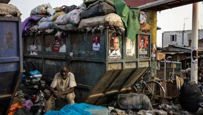 Batı’nın kumaş atığı, Gana sahillerini tehdit ediyor!