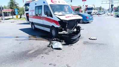 Kaza ihbarına giden ambulans kaza yaptı
