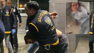 Kız kardeşini dövdü, üzerine kaynar su döktü ve videoya çekti.