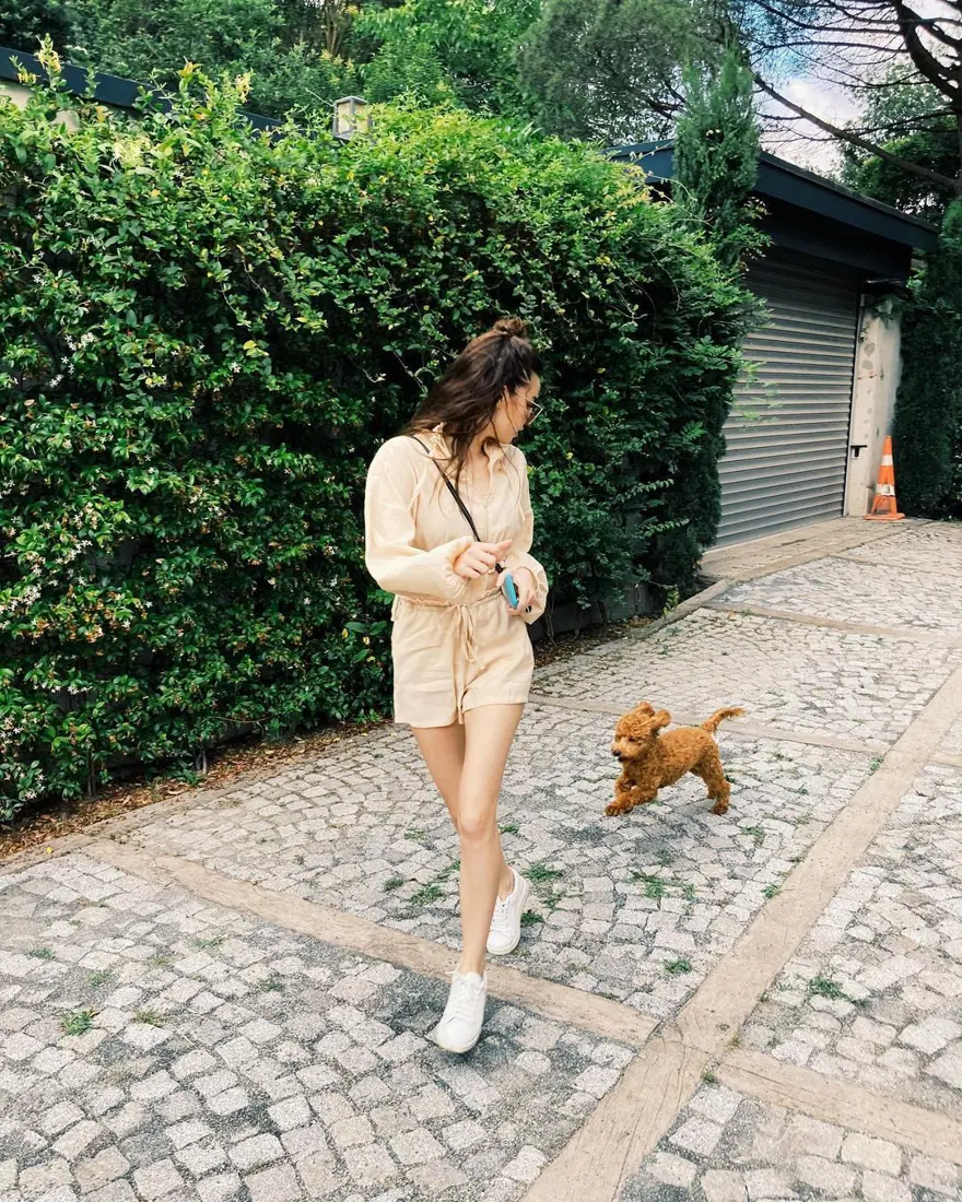 Afra Saraçoğlu: Maddi sıkıntı beni erken olgunlaştırdı 5 Afra Saraçoğlu: Maddi sıkıntı beni erken olgunlaştırdı 5