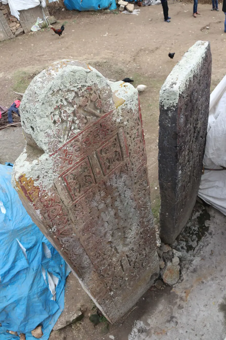 Bin 400 yıllık kilise ot ve saman deposu olarak kullanılıyor 9