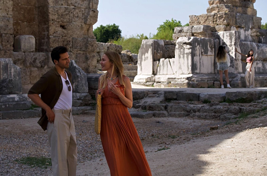 Türkiye’nin tanıtımı artık mini diziyle yapılacak: Antalya Gambit yayında! 