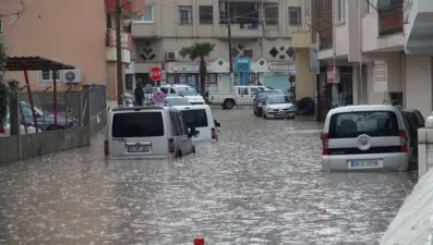 Mersin'de sel can aldı