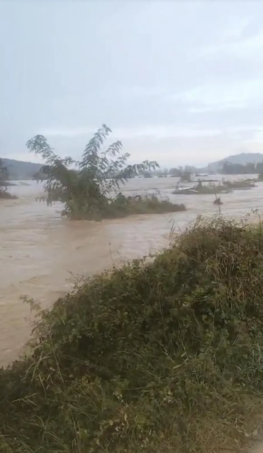Gökçeada'yı sağanak vurdu: Bazı ev ve iş yerlerini su bastı 1