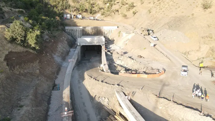 Şırnak ve Van'da dağlarda açılacak tünellerle ulaşım kolaylaşacak 5