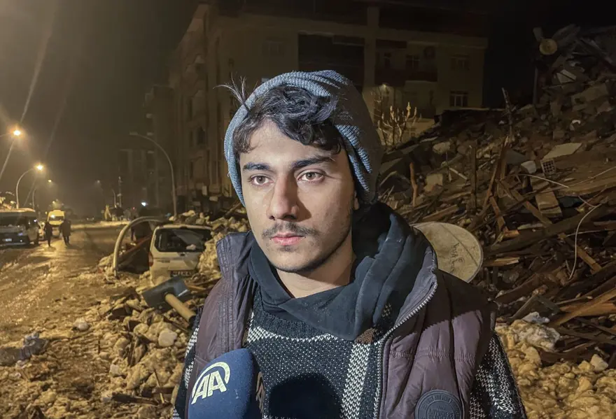 Enkaz altındakiler için zamana karşı yarış 93