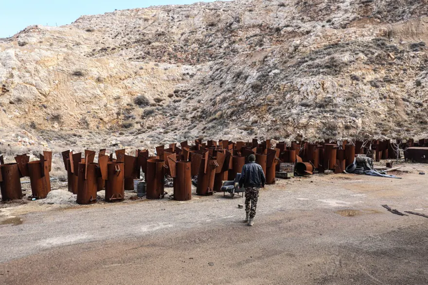 Esad'ın katliam tesisi görüntülendi! Halka yasaklanan Kasyun Dağında varil bombaları üretti 12 Esad'ın katliam tesisi görüntülendi! Halka yasaklanan Kasyun Dağında varil bombaları üretti 12