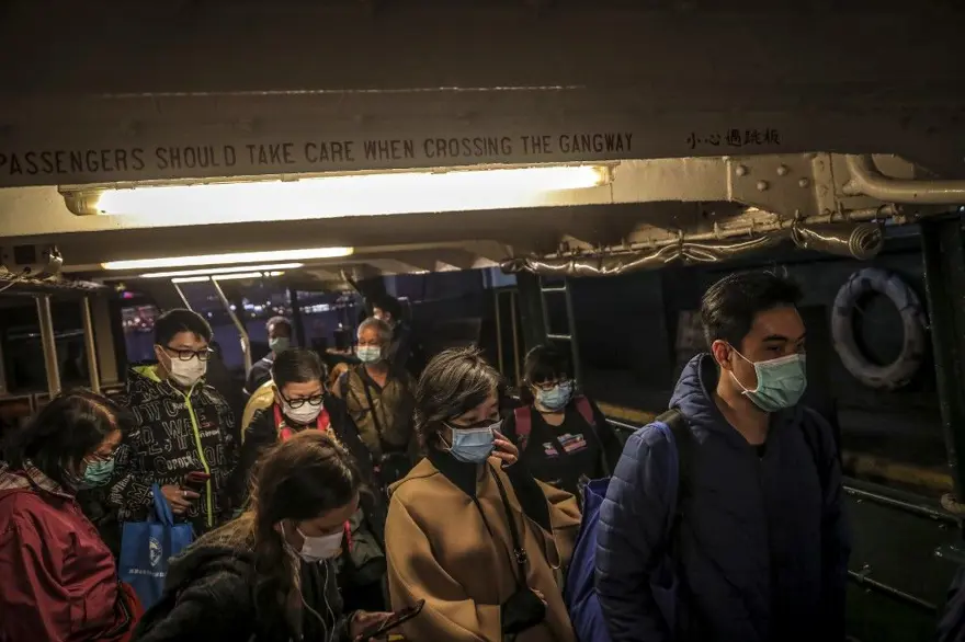 Hong Kong her vatandaşına 1300 dolar "hava parası" verecek 4