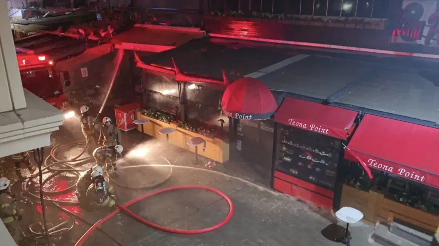 Üsküdar'da yangın: Kafe alev alev yandı 