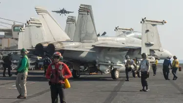 ABD "USS Nimitz" uçak gemisinin Orta Doğu'da kalmasına karar verdi