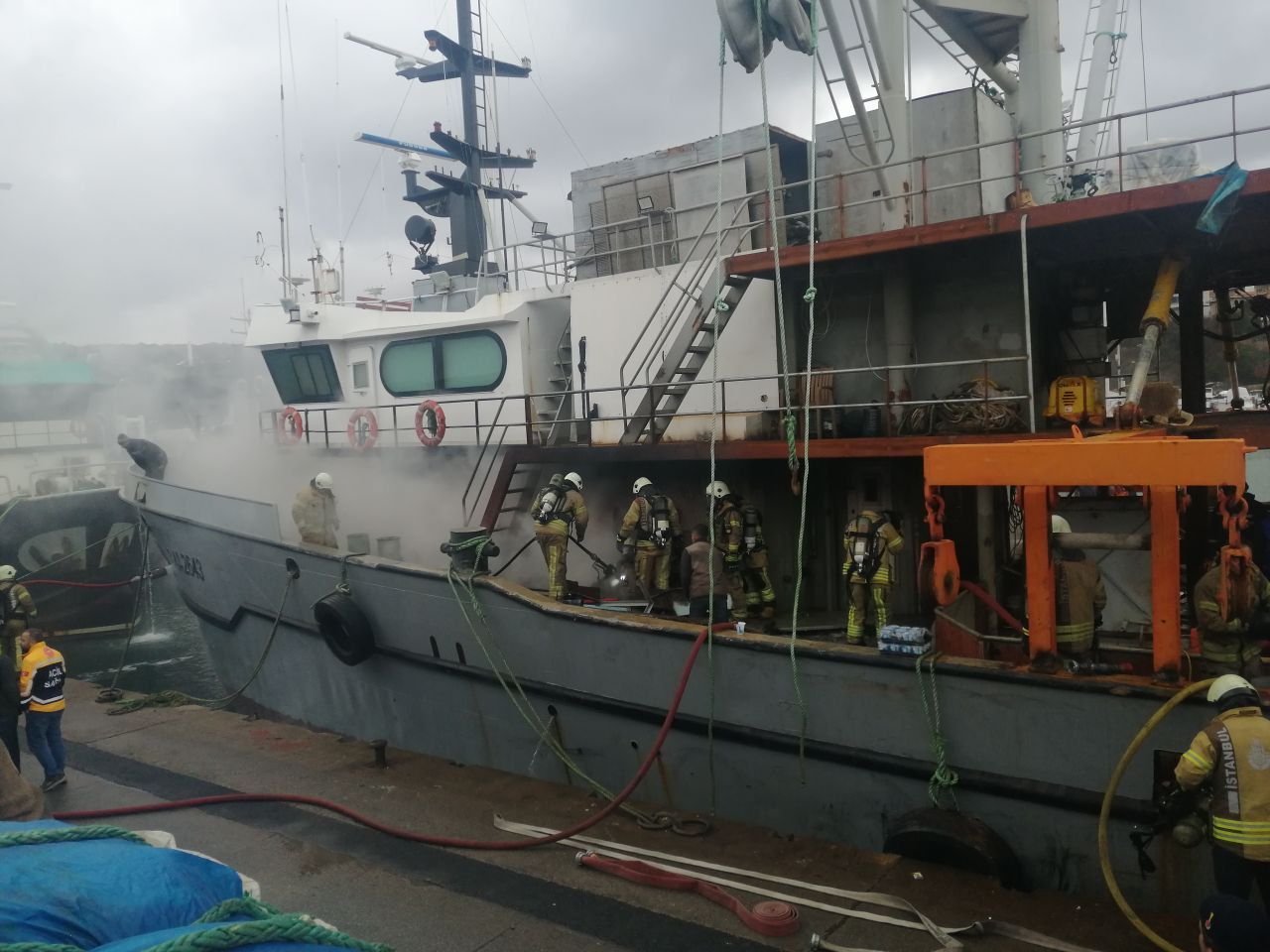 İstanbul'da tekne yangını