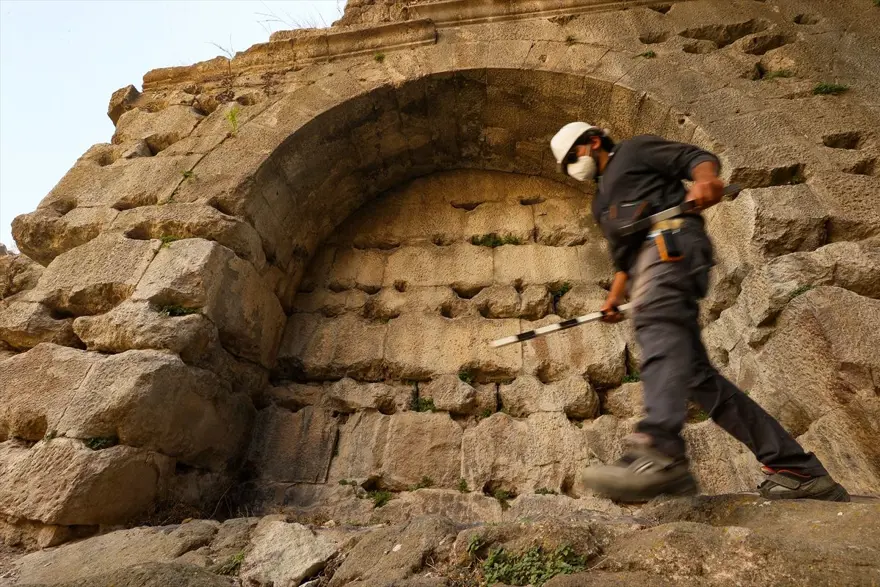 'Türkiye'nin kolezyumu'nda seçkinlere özel 1800 yıllık localar bulundu 5