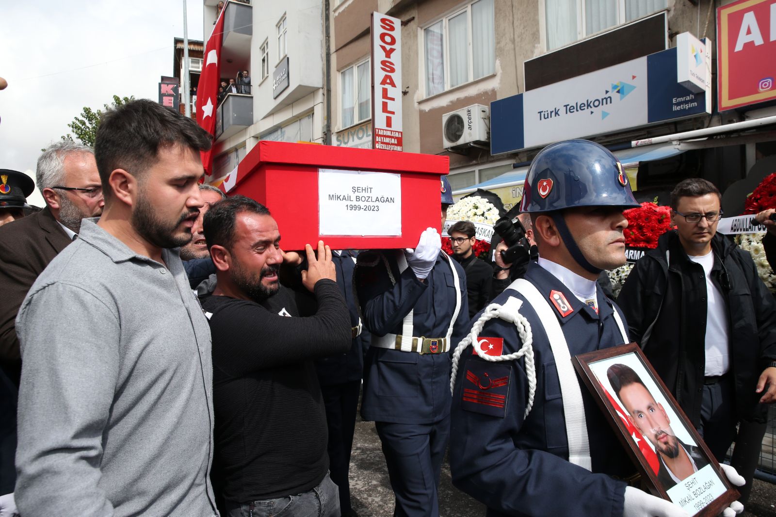 Ankara’dasaldırı girişiminde bulunan teröristlerin katlettiği şehit veteriner teknikeri defnedildi