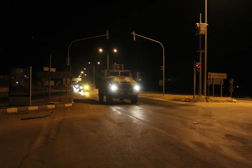 Suriye sınırına askeri sevkiyat Suriye sınırına askeri sevkiyat